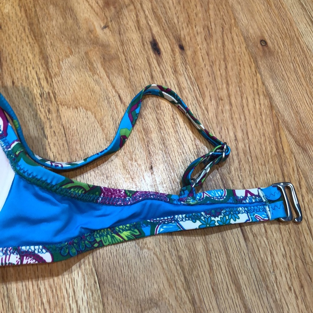 Becca flower bikini top and bottom - Picture 11 of 12